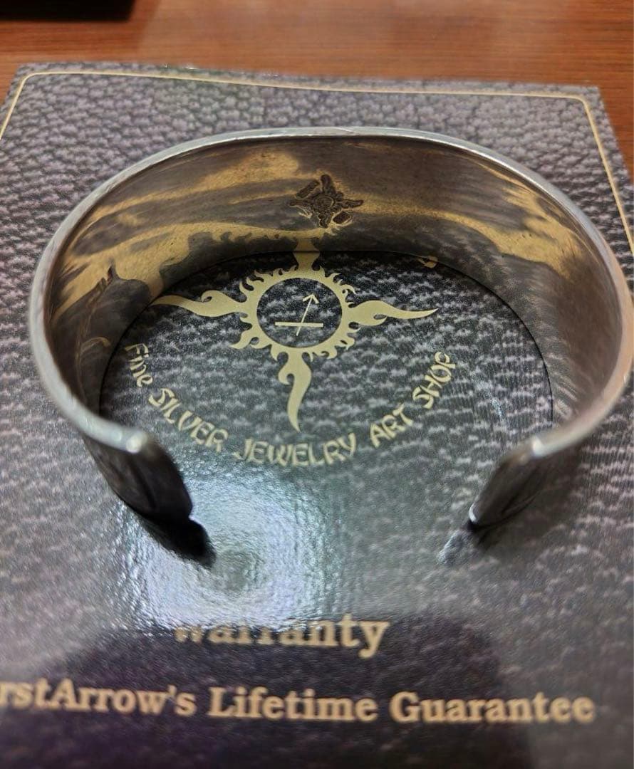 First Arrows 彫刻オープンバングル