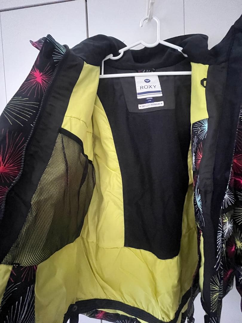 Roxy スノーボードウェアセット（ジャケット＆パンツ）