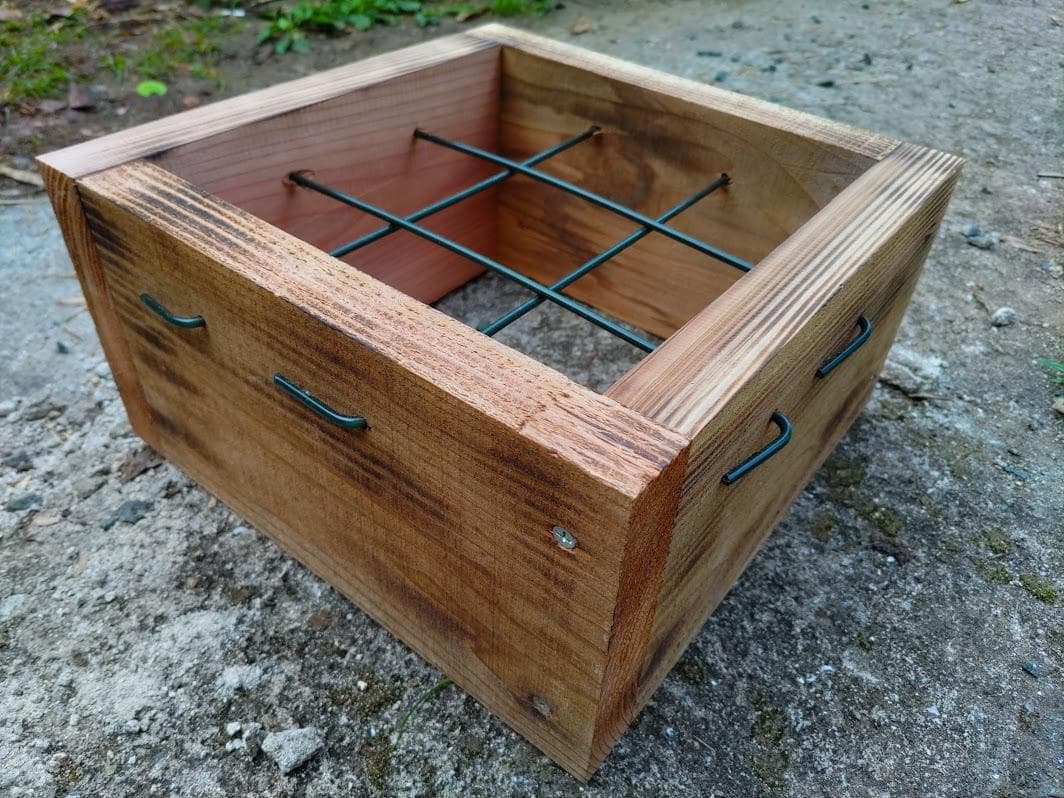 日本蜜蜂 重箱式巣箱4段 スライド底板 付巣門台座　スノコ付き