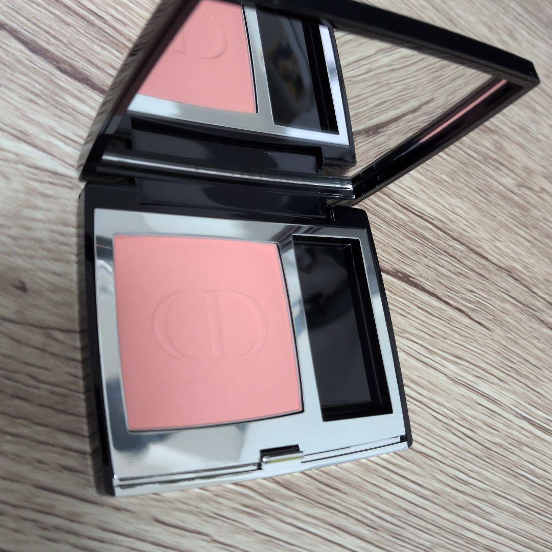 Dior 831 ルージュ ブラッシュ ピーチ ペタル サテン