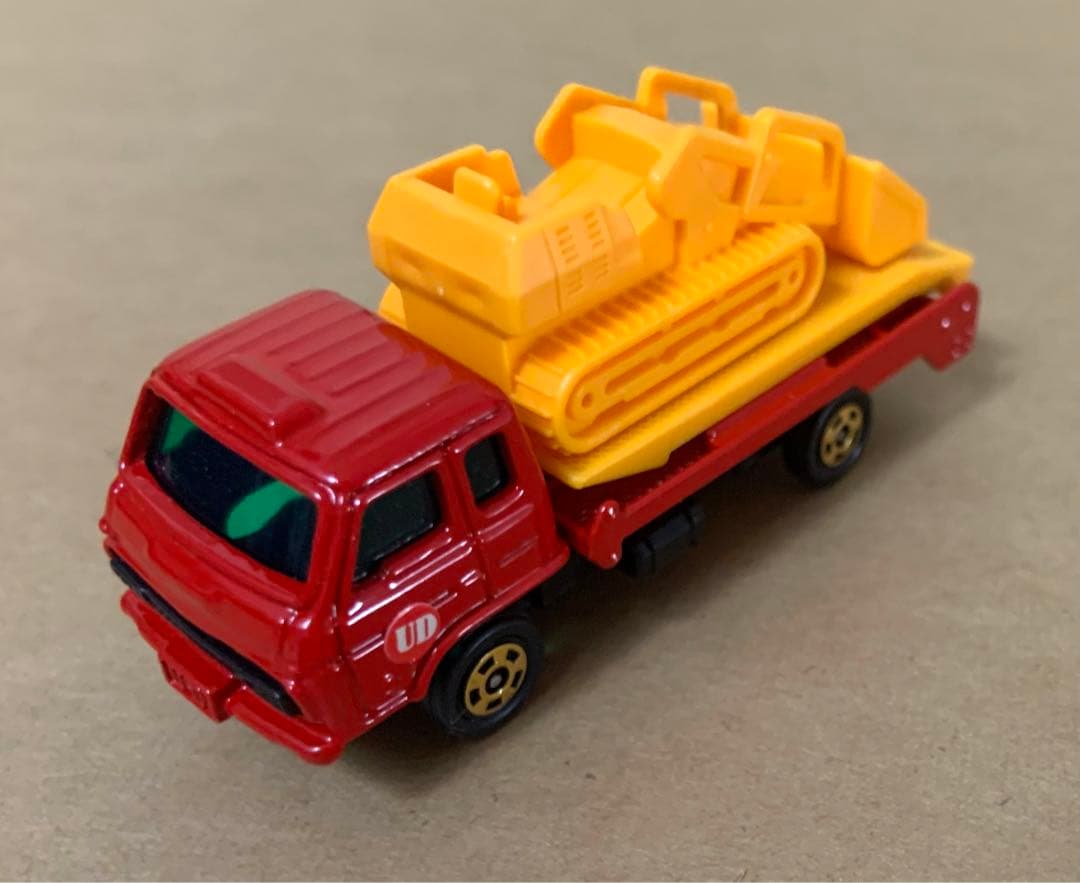 赤箱 トミカ56 UD コンドル ブルドーザキャリア 日本製 - メルカリ