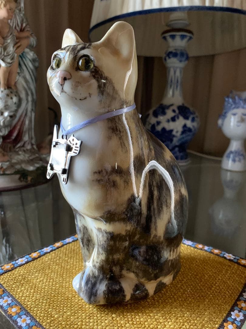 ケンジントンキャット　高さ21㎝の銀の猫ペンダント付けた可愛い￼猫ちゃん！