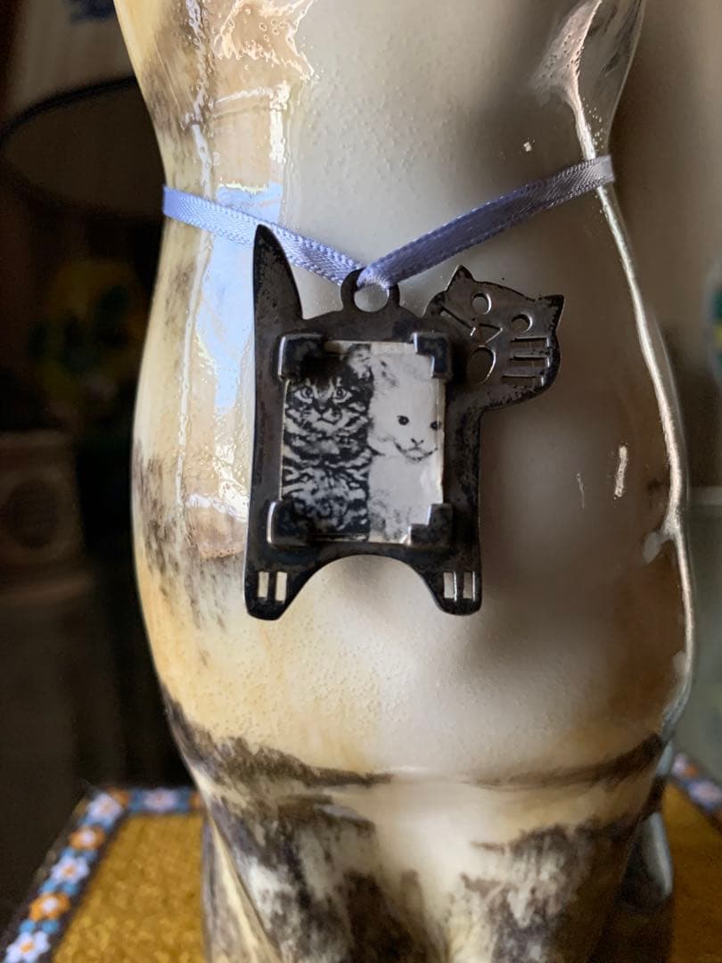 ケンジントンキャット　高さ21㎝の銀の猫ペンダント付けた可愛い￼猫ちゃん！