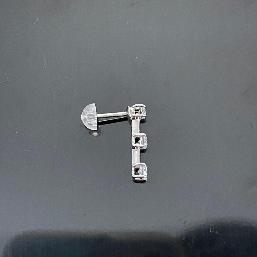 片耳　Ptダイヤモンドピアス トリロジー