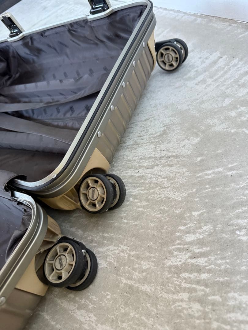 【貴重な4輪タイプ】RIMOWA キャリーケース トパーズ チタニウム　33L