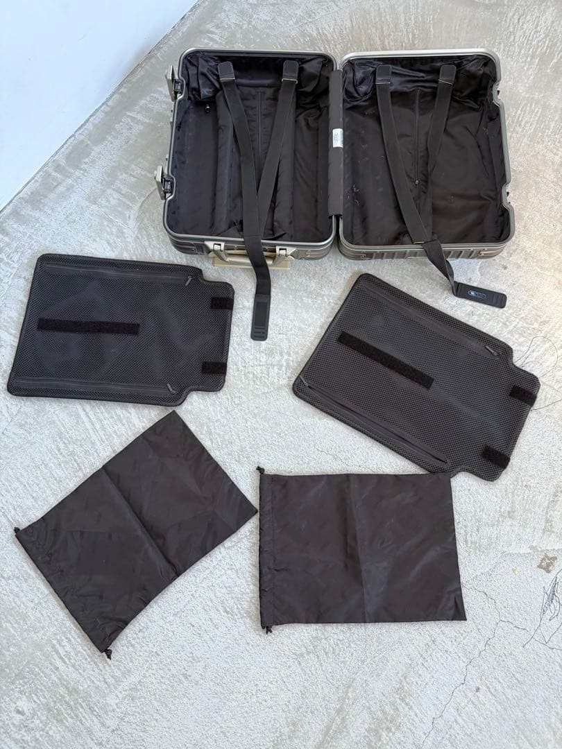 【貴重な4輪タイプ】RIMOWA キャリーケース トパーズ チタニウム　33L