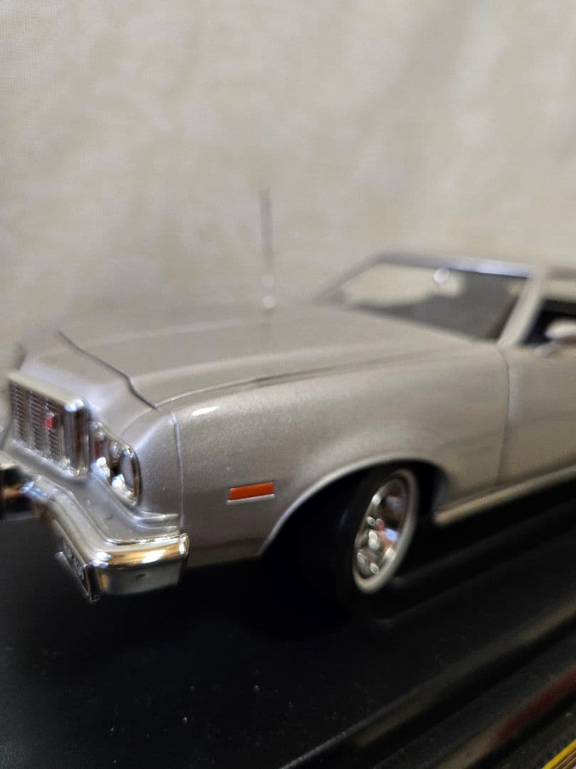 aki　1976フォード「グラン・トリノ」1/18とリーガルネームタグ