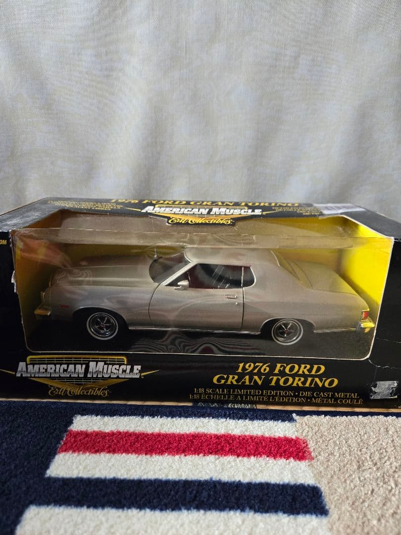 aki　1976フォード「グラン・トリノ」1/18とリーガルネームタグ