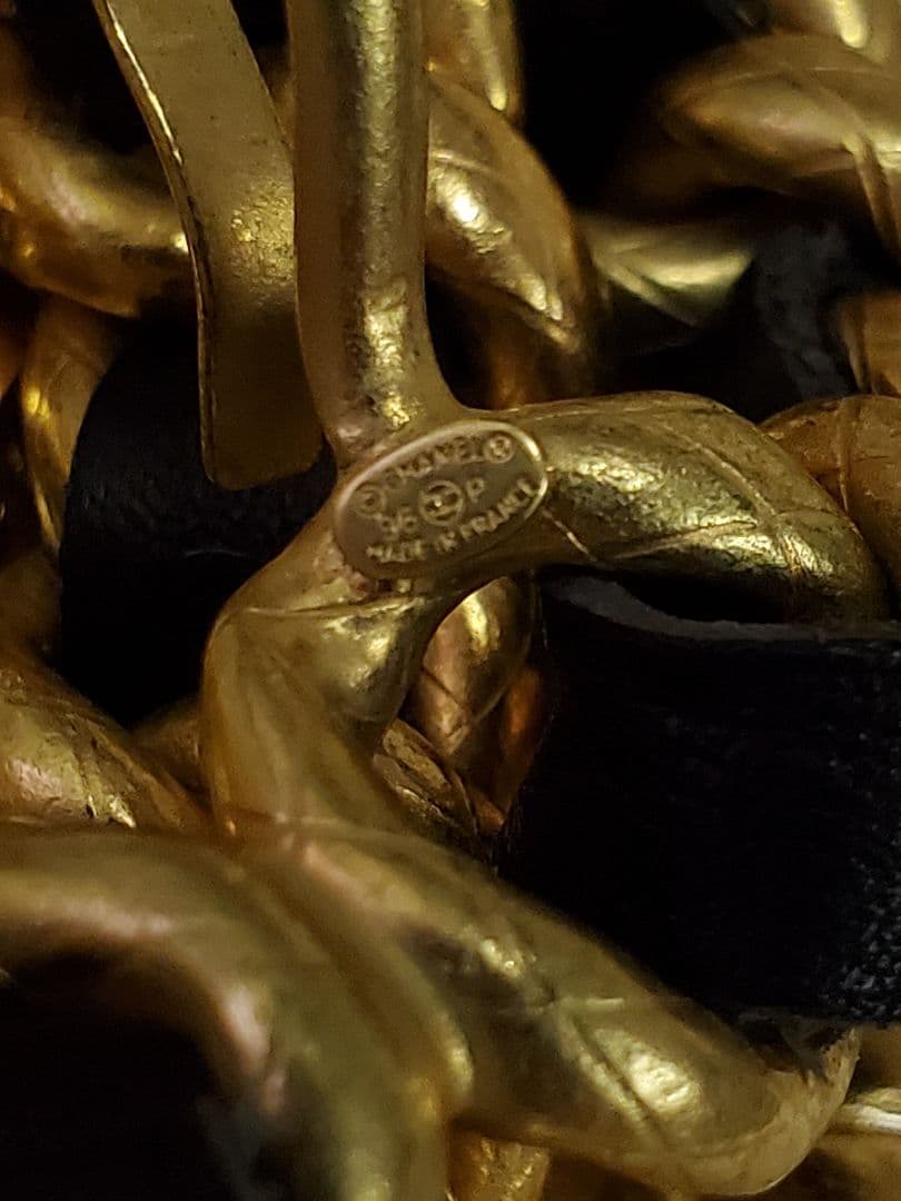 CHANEL シャネル　ゴールドチェーンベルト チャーム付き