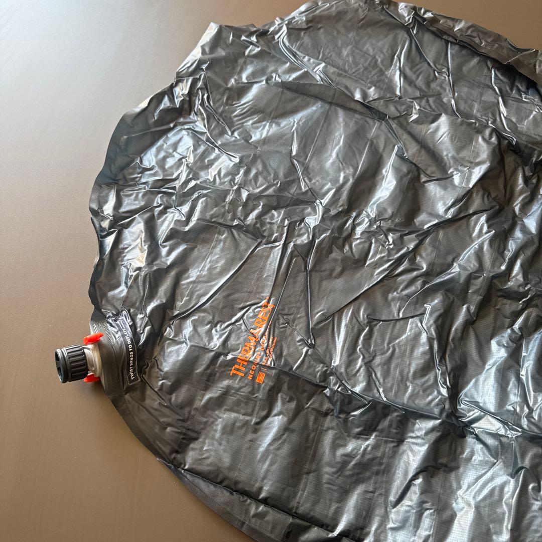 サーマレスト　NEOAIR UBERLITE レギュラーサイズ　ポンプサック付き