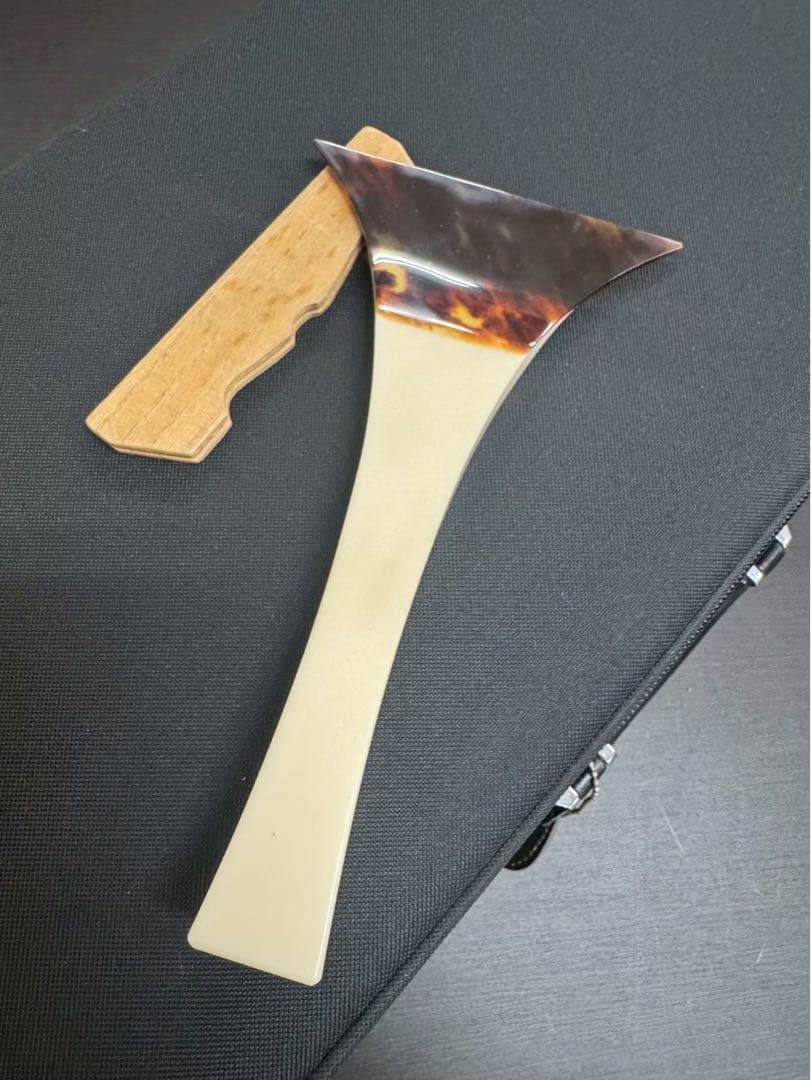 三味線　弦楽器　ハードケース付き　撥