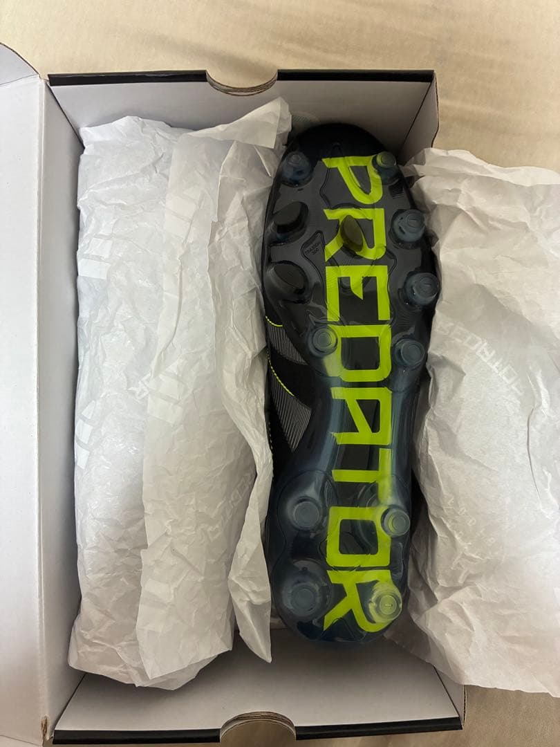 サッカースパイク　プレデターエリート HG/AG