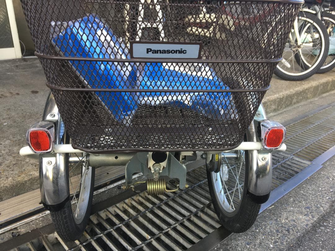 地域限定送料無料　ビビライフ　16AH　三輪車　2024年　白　神戸　電動自転車