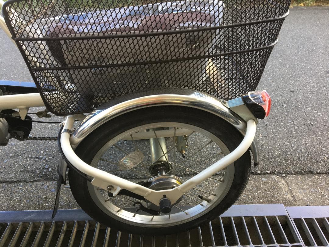 地域限定送料無料　ビビライフ　16AH　三輪車　2024年　白　神戸　電動自転車