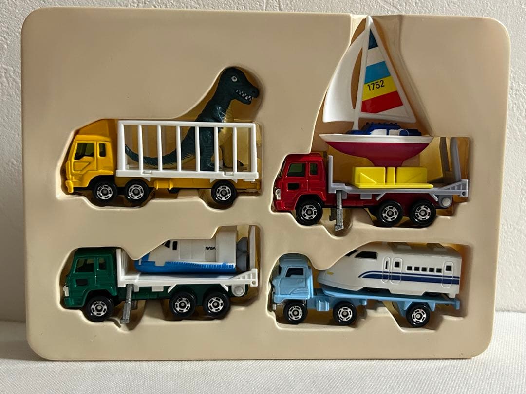 トミカ ゆかいなトレーラーセット 25周年限定スペシャル ギフトセット