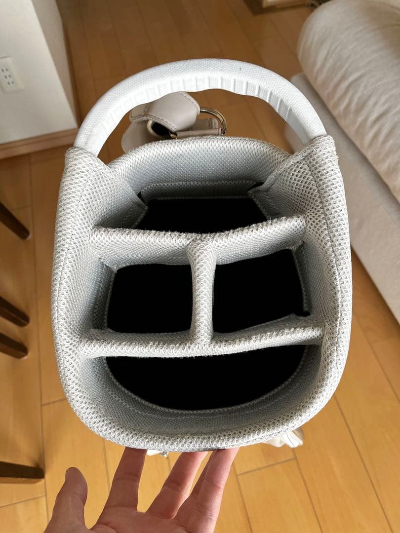 完売品良品ニューバランス　キャディバッグ 9型 レディース　2023 フード無