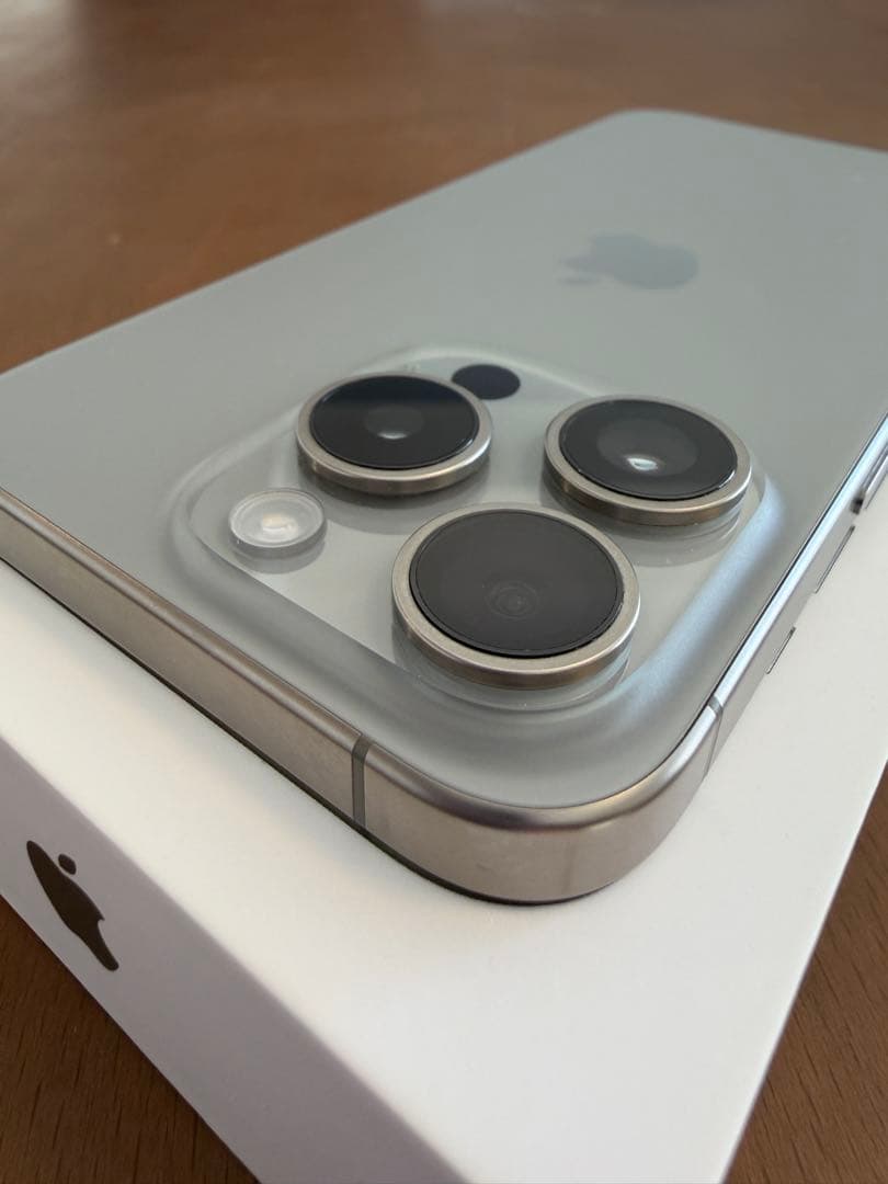 【美品】iPhone 15 Pro ナチュラルチタニウム 256GB