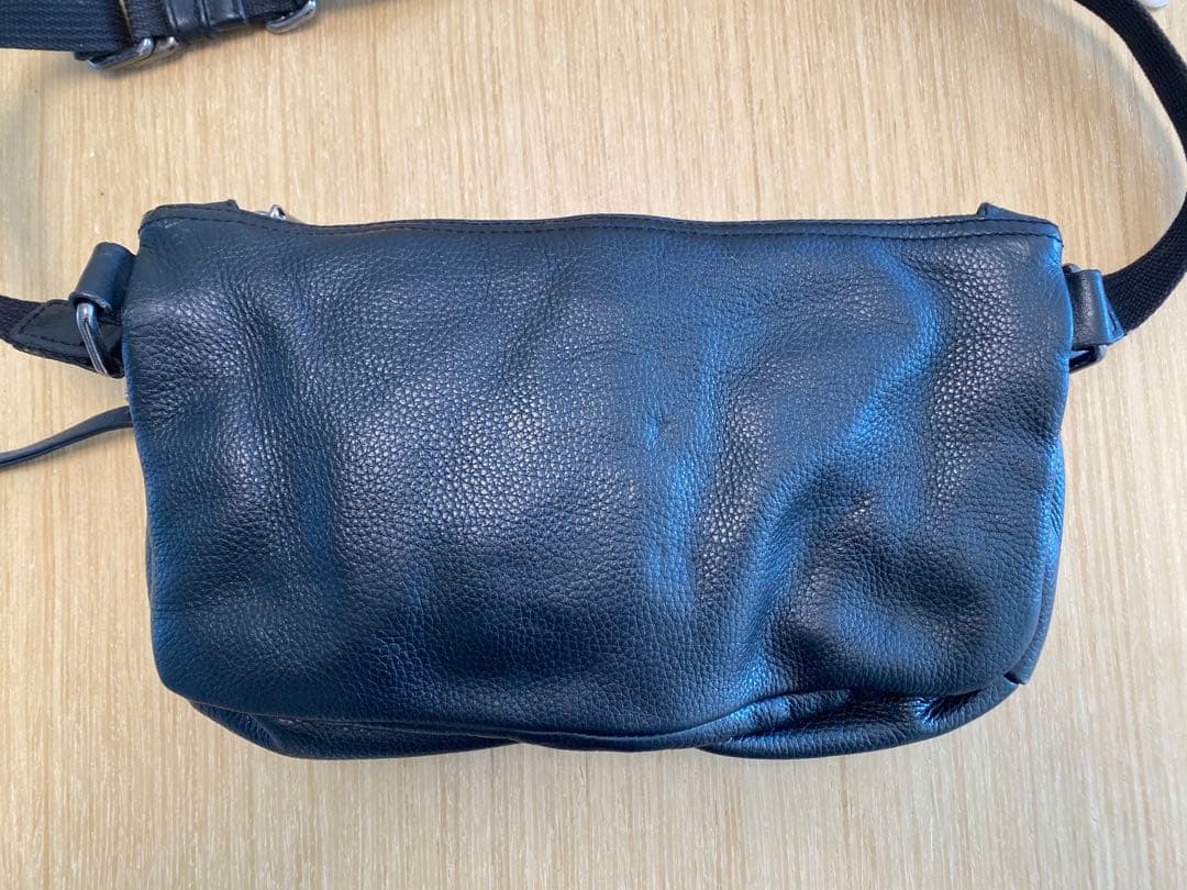 DOLCE&GABBANA ブラック レザーボディバッグ