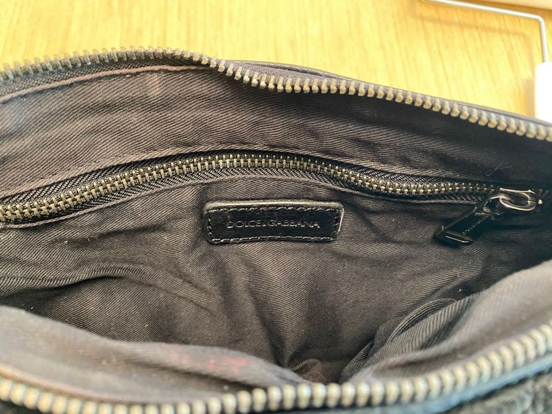 DOLCE&GABBANA ブラック レザーボディバッグ