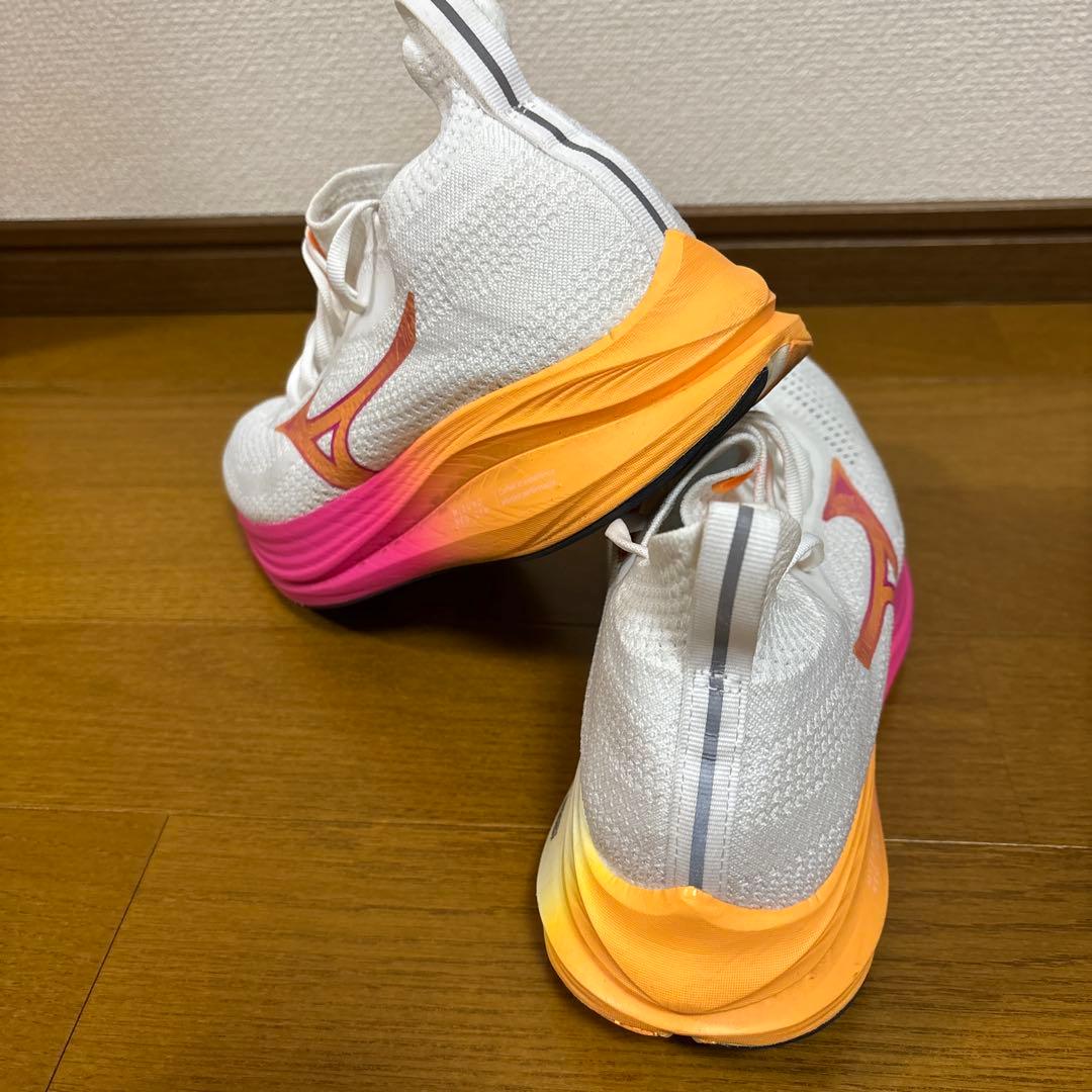 MIZUNOミズノ☆ネオゼン28.0cm ランニングシューズ花火パック限定カラー