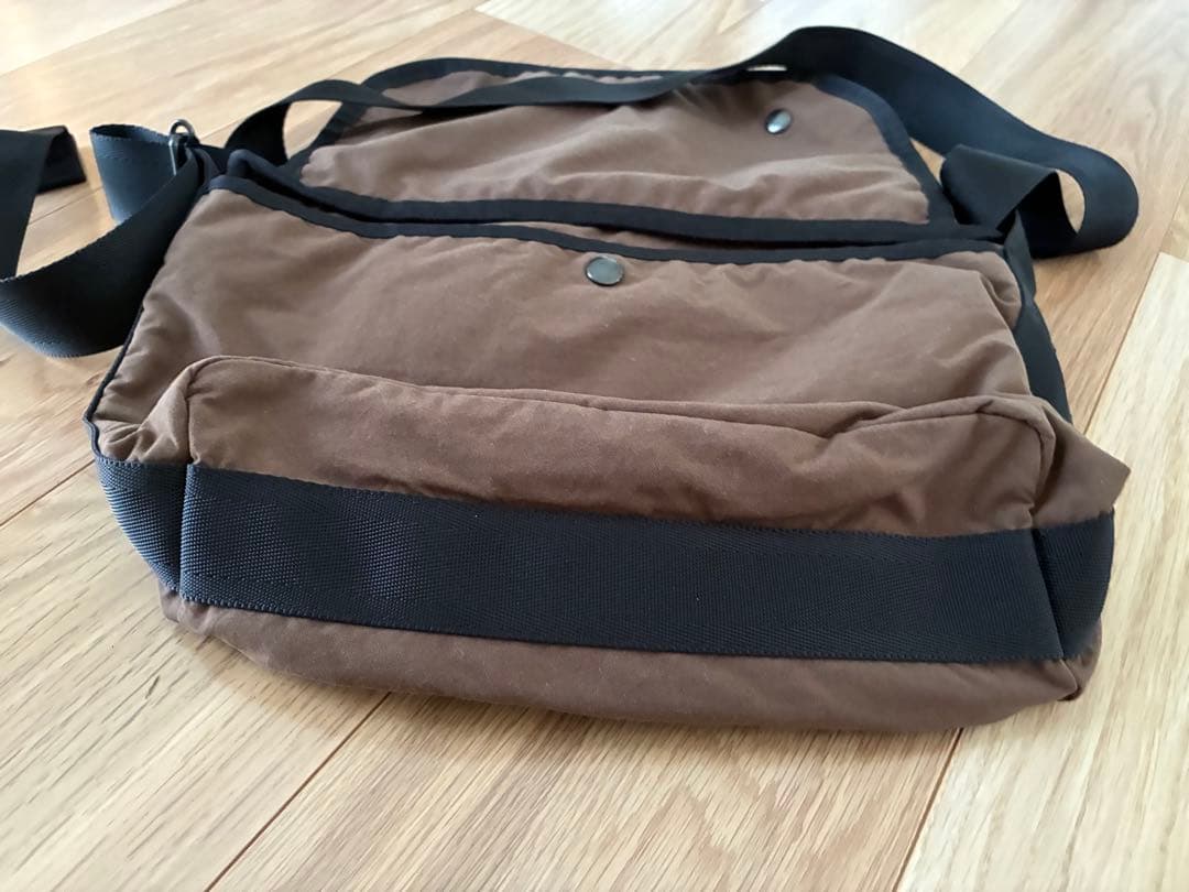 24SS MHL. WORN NYLON OXFORD メッセンジャーバッグ