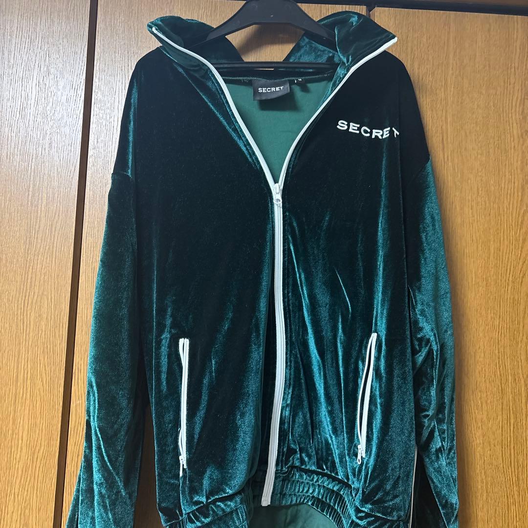 secretベロアセットアップグリーン - メルカリ