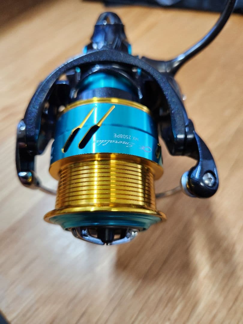 Daiwa Emeraldas MX 2508PE スピニングリール