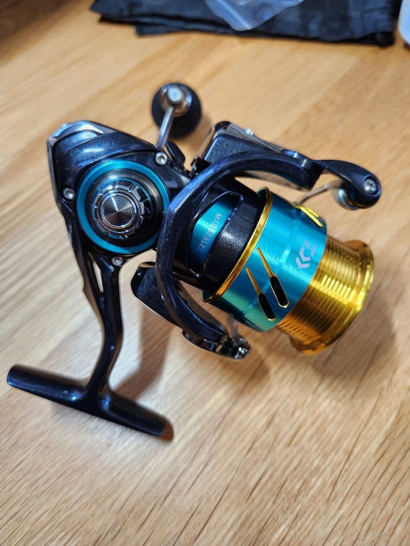 Daiwa Emeraldas MX 2508PE スピニングリール