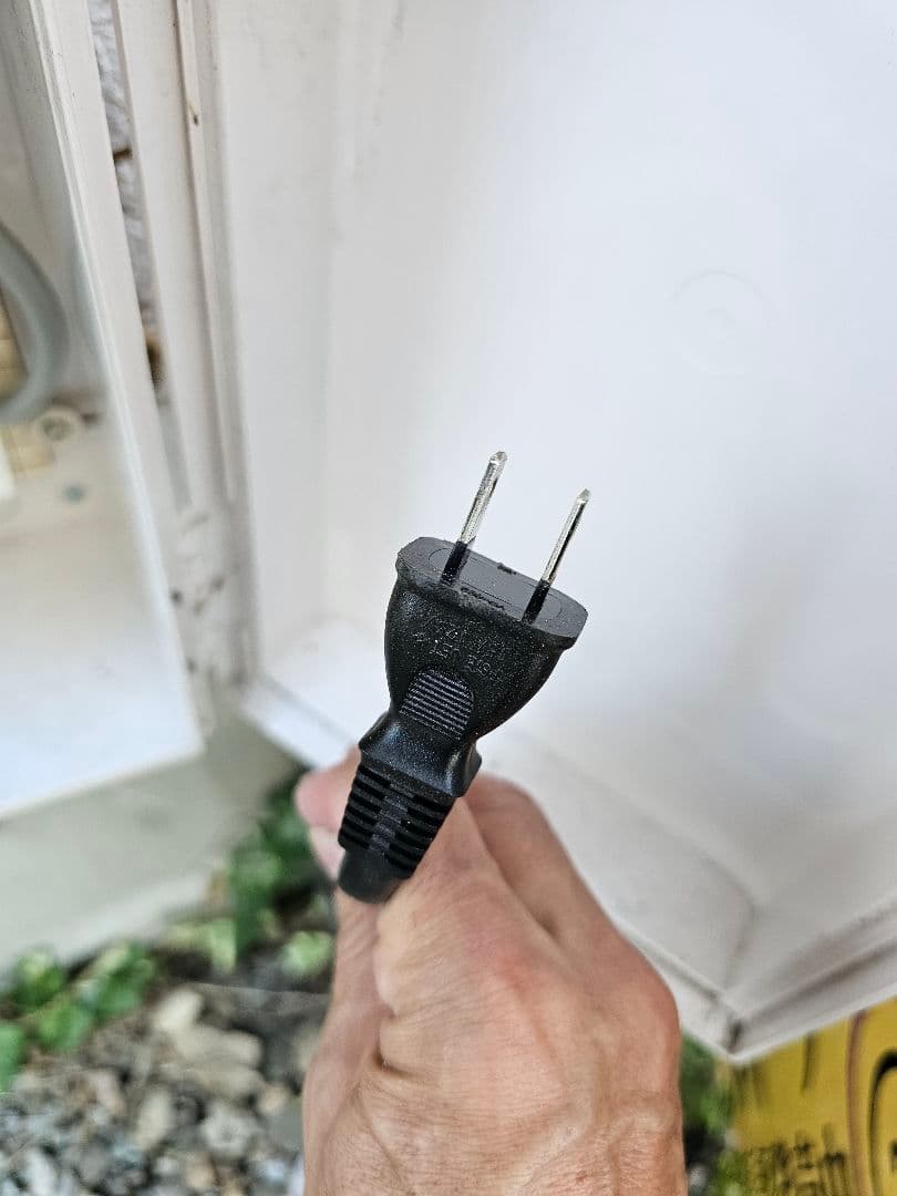 サンデン冷凍自動販売機「ど冷えもん」2023年製　新1,000円札対応　引取限定