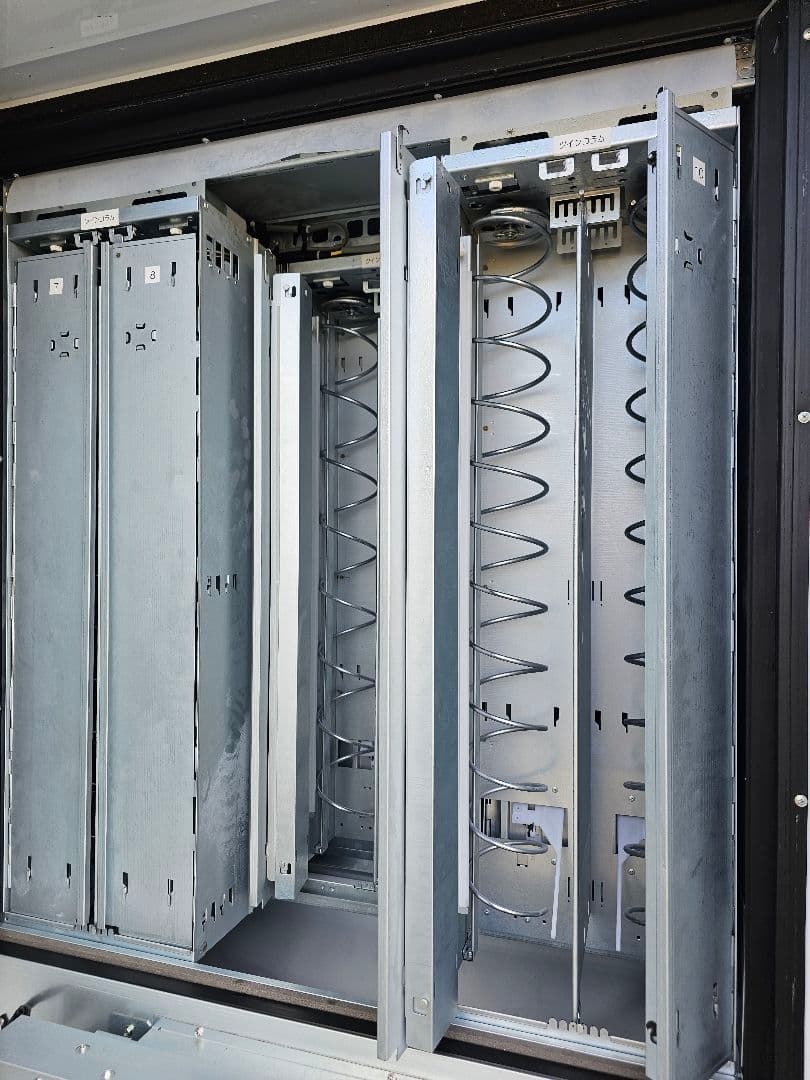 サンデン冷凍自動販売機「ど冷えもん」2023年製　新1,000円札対応　引取限定