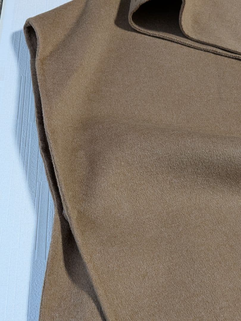 新品タグ付き未使用品　★cos ダブルフェイスウールスカーフケープ　ポンチョ