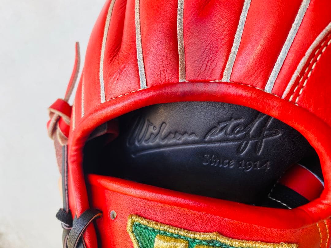 【最高級】ウィルソンスタッフ　硬式用グラブ　　　　　　（内野手用）