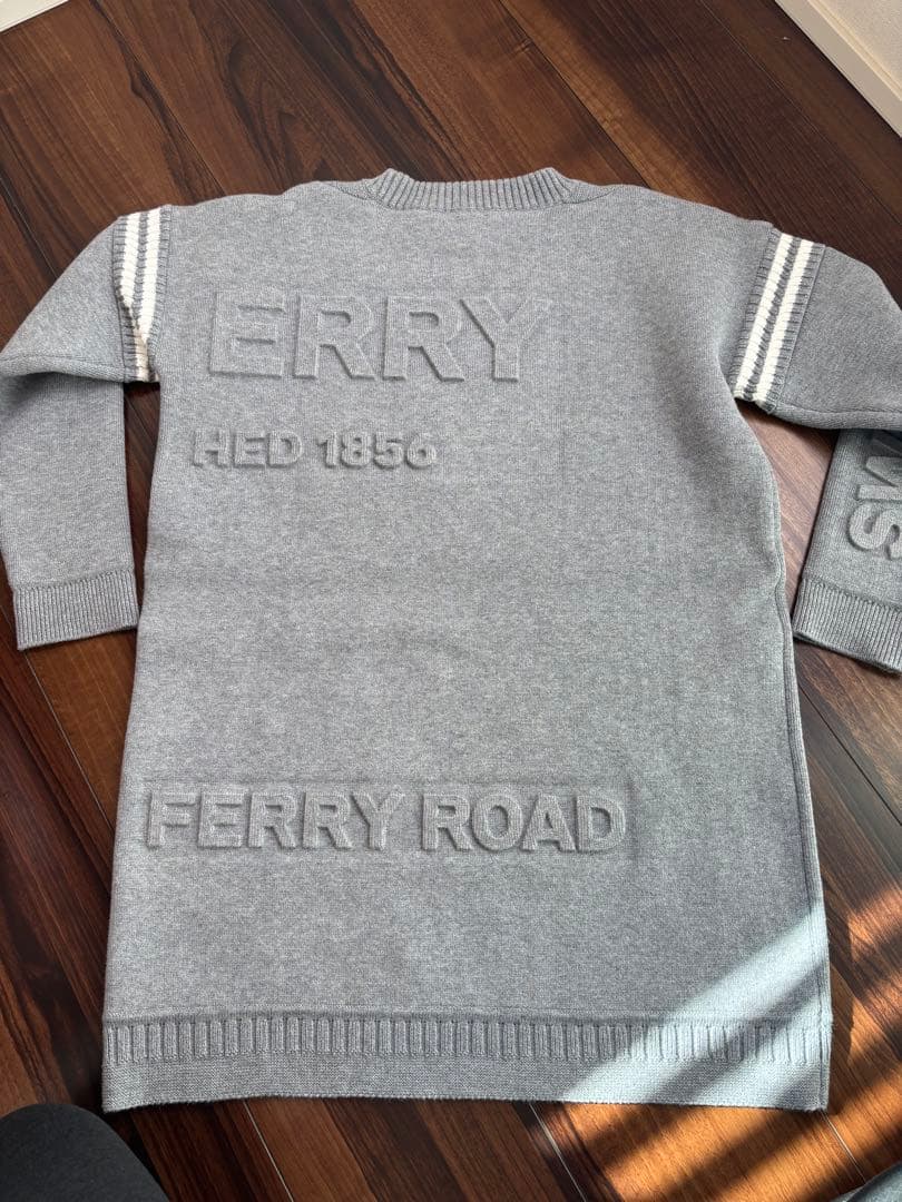 Burberry/グレーのロゴ入り長袖ニットワンピース/8y128