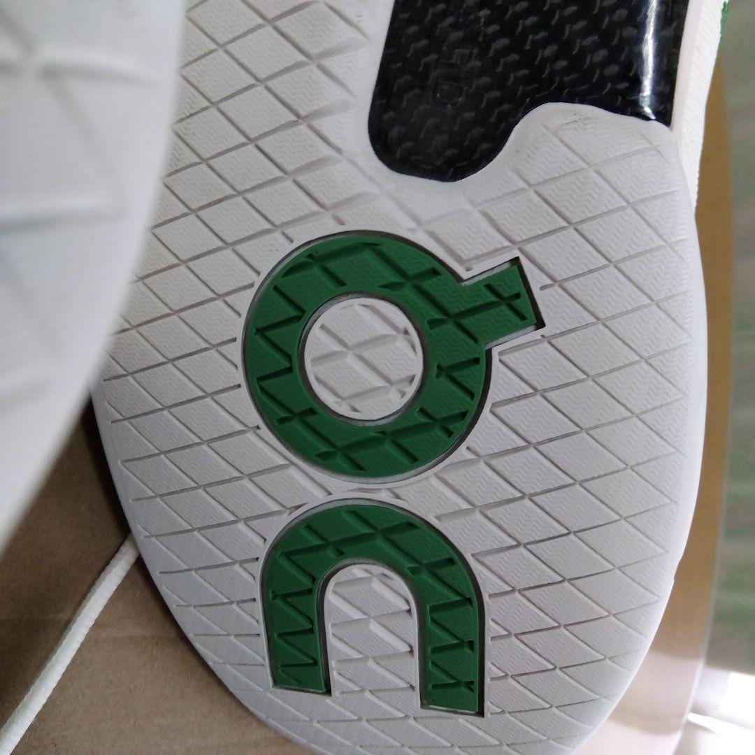 On THE ROGER Pro27センチ ホワイト/グリーン