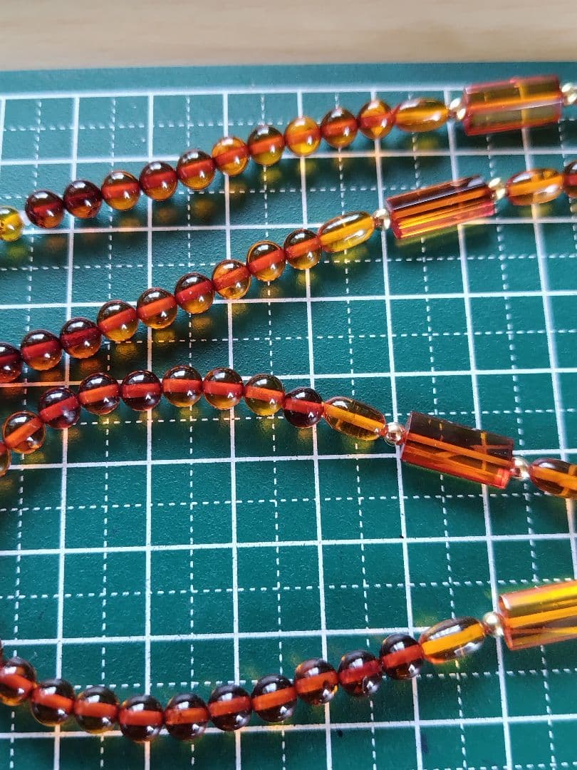 K18 迫力の特大トップ付き、本琥珀のセミロングネックレス