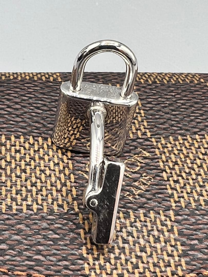 VUITTON ルイヴィトン カデナキーカフス シルバー925 ケース付