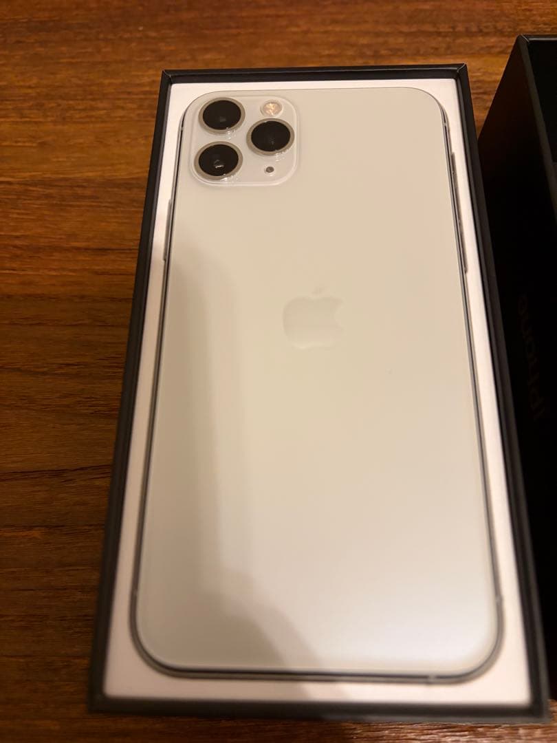 Apple iPhone 11 64gb シルバー simフリー