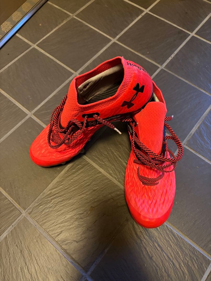 Under Armour レッド サッカーシューズ スパイク