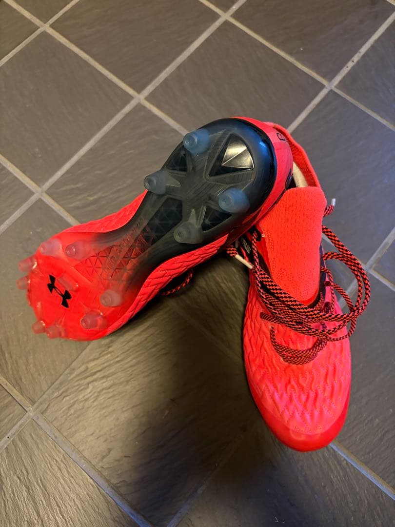 Under Armour レッド サッカーシューズ スパイク