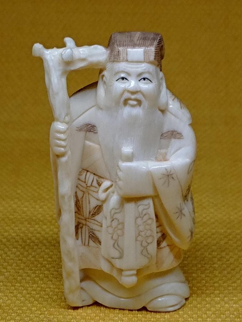 人形　天然素材　彫刻　彫像　根付　置物　インテリア　工芸品　美術品　A2504