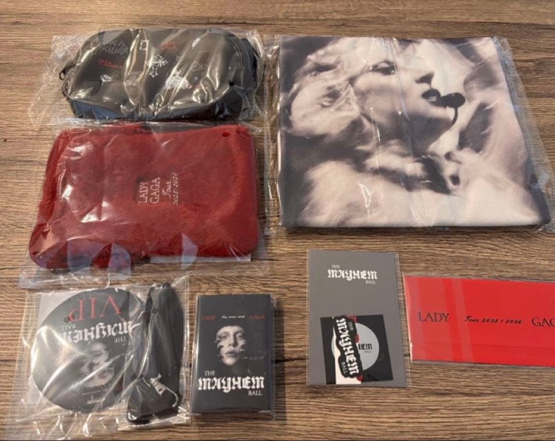 Lady Gaga The MAYHEM Ball VIP GOLD グッズ - メルカリ