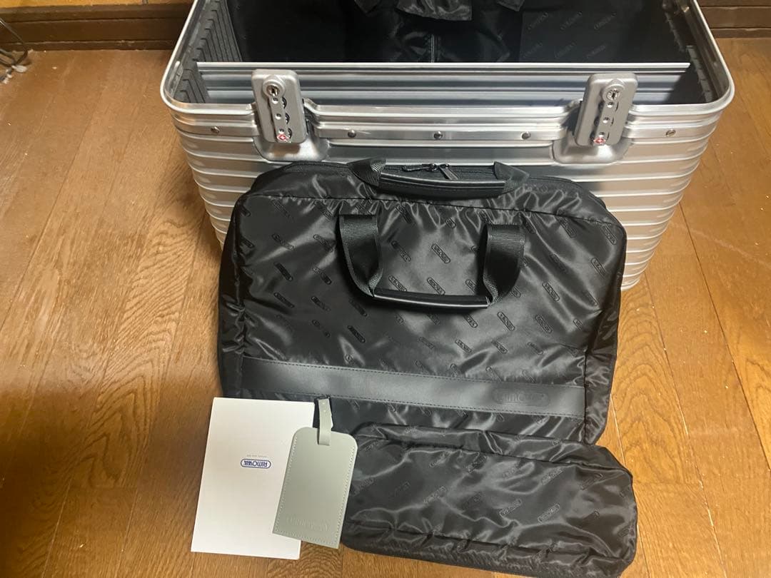 リモワ　パイロット　2輪