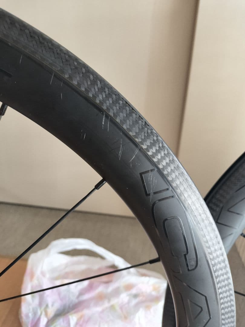 アイカン エアロ50s カ―ボンホイール