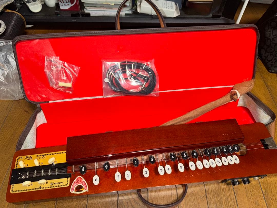 Suzuki 大正琴（エレキ・ピックアップ付）ケース・ケーブル付き