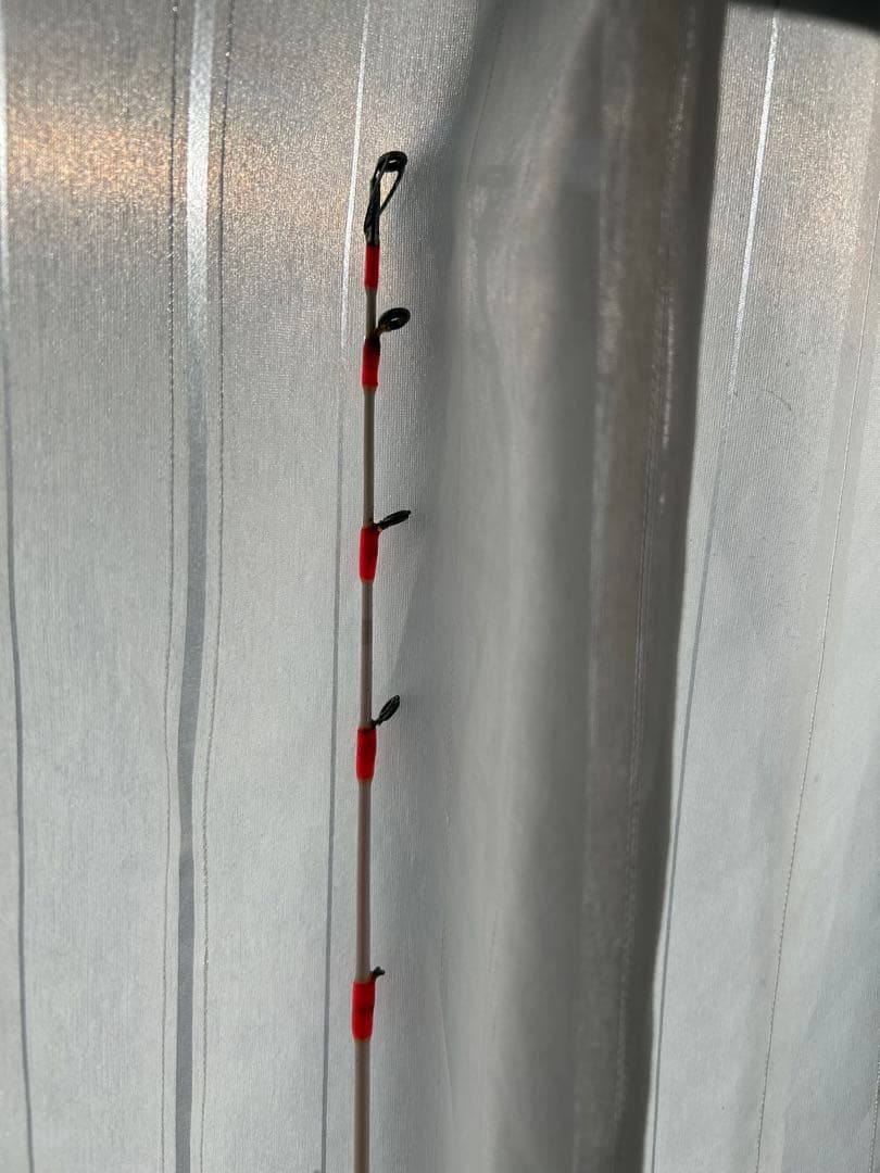 【美品】【ジャンク品】￼釣竿　底もの用￼赤いスピニングロッド