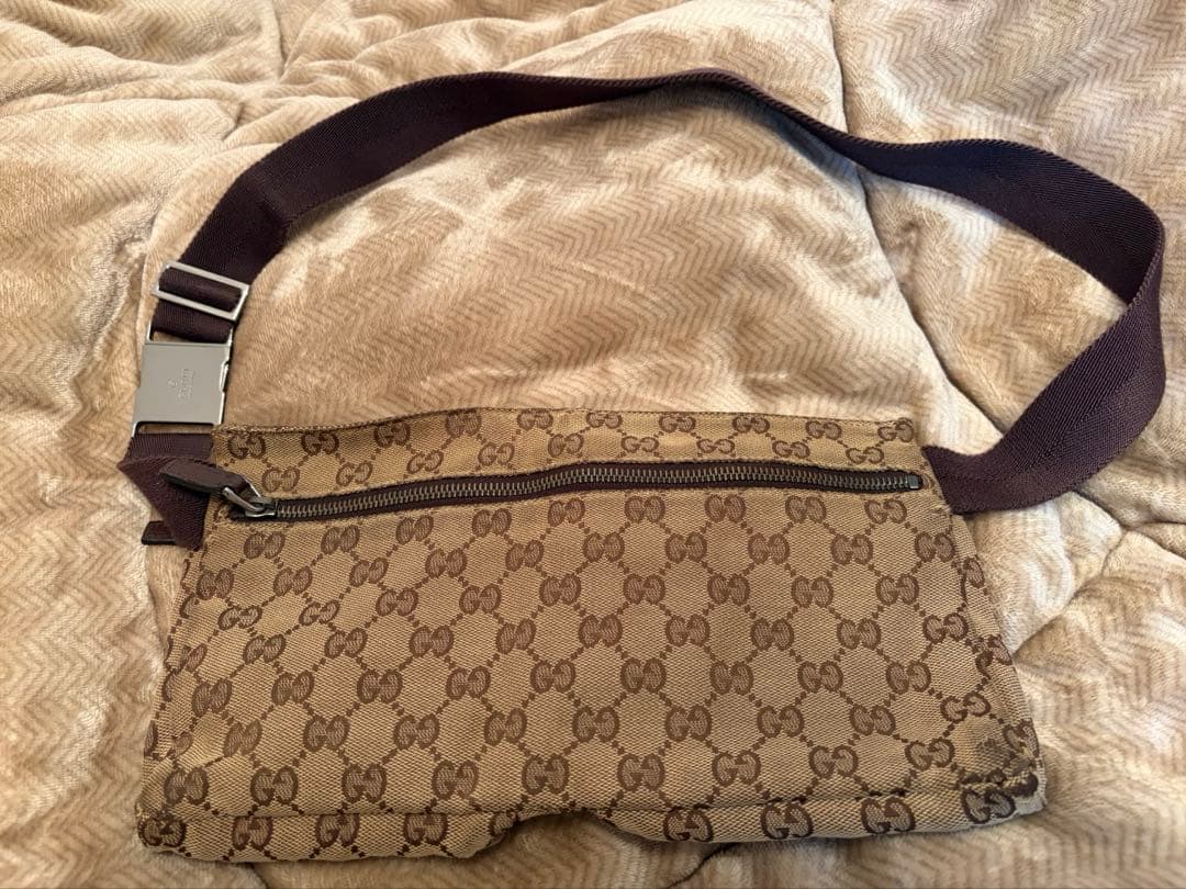 人気モデル　GUCCI グッチ GG柄　ボディバック