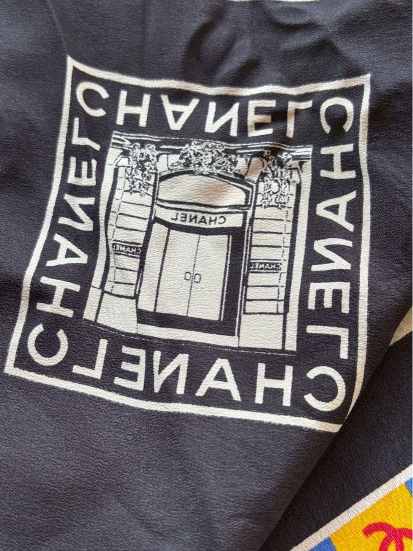 【極美品】CHANEL カラフルシルクスカーフ　ブラックベース　タグ付き