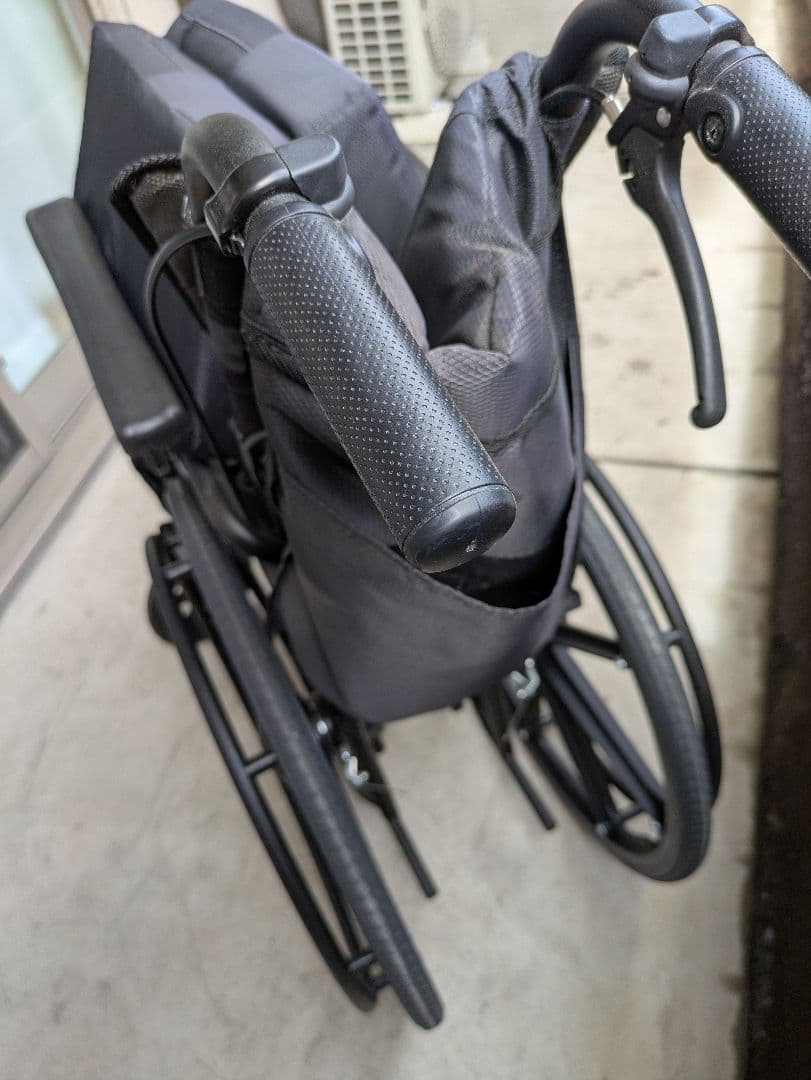 【自走式 耐荷重130kg】ミキKJP-5・大型車椅子・ノーパンクタイヤ・折畳み