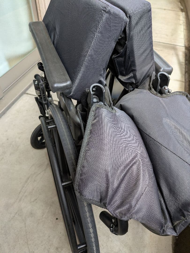 【自走式 耐荷重130kg】ミキKJP-5・大型車椅子・ノーパンクタイヤ・折畳み