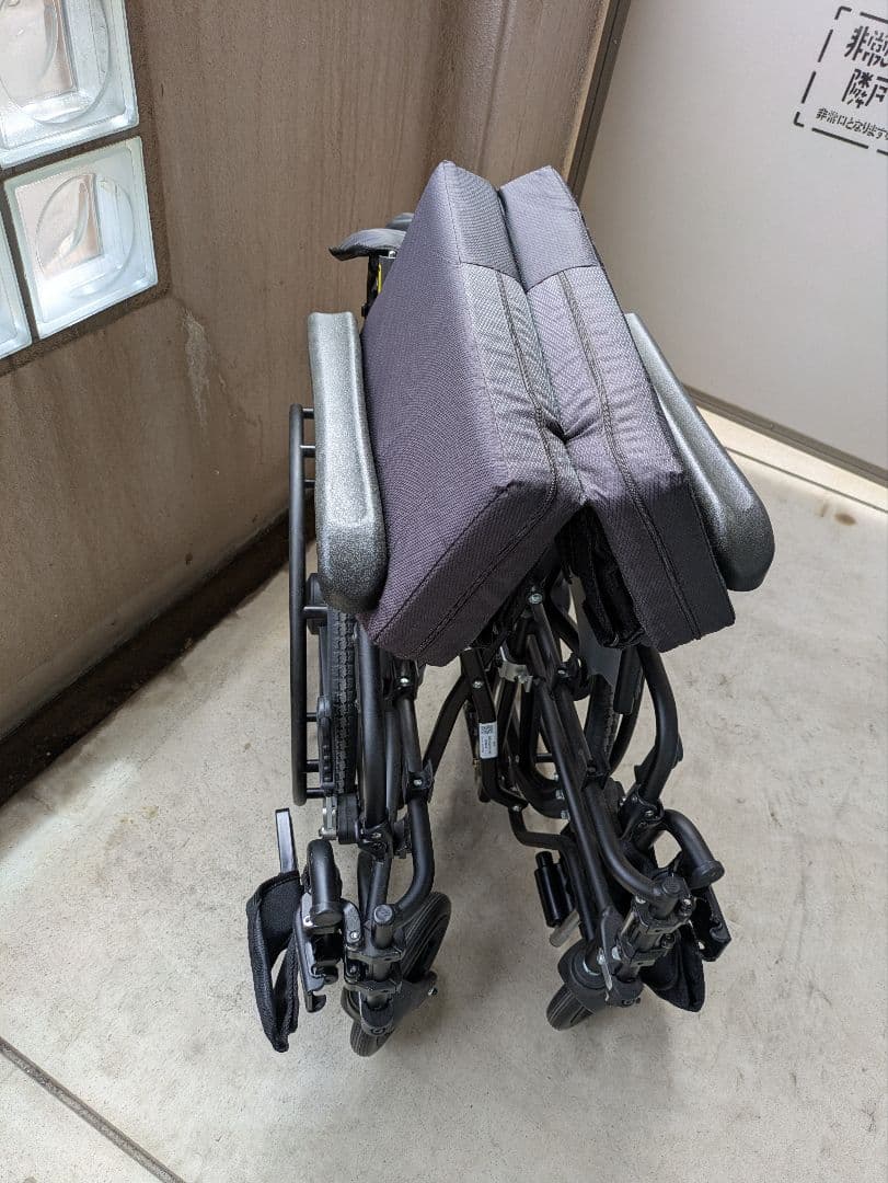 【自走式 耐荷重130kg】ミキKJP-5・大型車椅子・ノーパンクタイヤ・折畳み